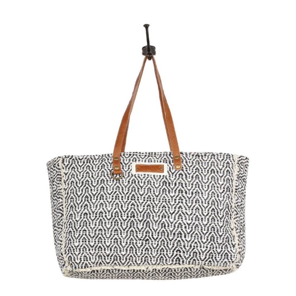 NWT BEAUTIFUL PAT WEEKENDER HANDBAG - Picture 6 of 7